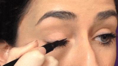 How to apply eyeliner with bad eyesight. How to finally perfect the art of applying eyeliner | Her.ie