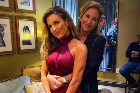 Jessie James Decker S Mom Says She Knew Daughter Would Want To Sleep
