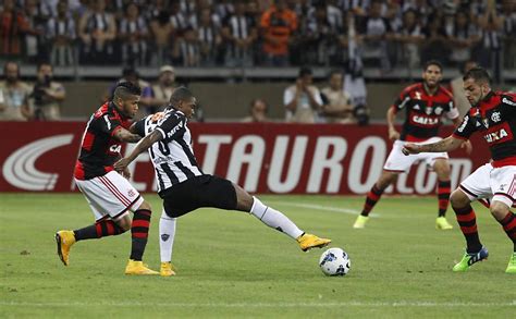 This is 6) flamengo x atletico mg by arbitragem on vimeo, the home for high quality videos and the people who love them. Atlético MG x Flamengo - 05/11/2014 - Esporte - Fotografia ...