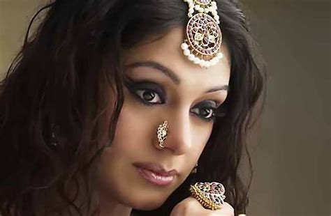 Shobhana Shobhana Disapproves Kiss Of Love Campaign Tamil Movie
