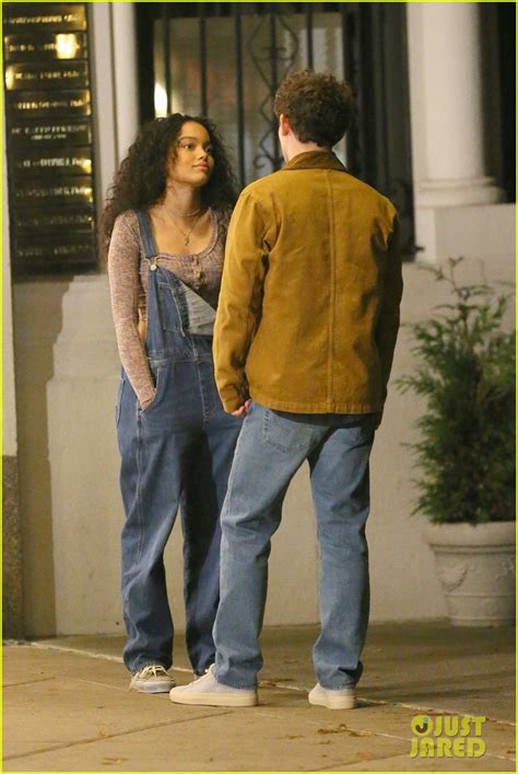 whitney peak and eli brown dress casually in jeans for gossip girl night scenes photo 4500670