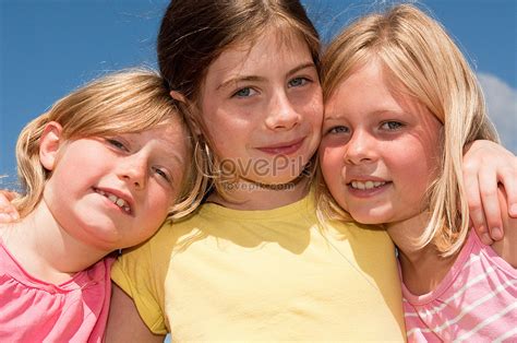 Three Girls Picture And Hd Photos Free Download On Lovepik