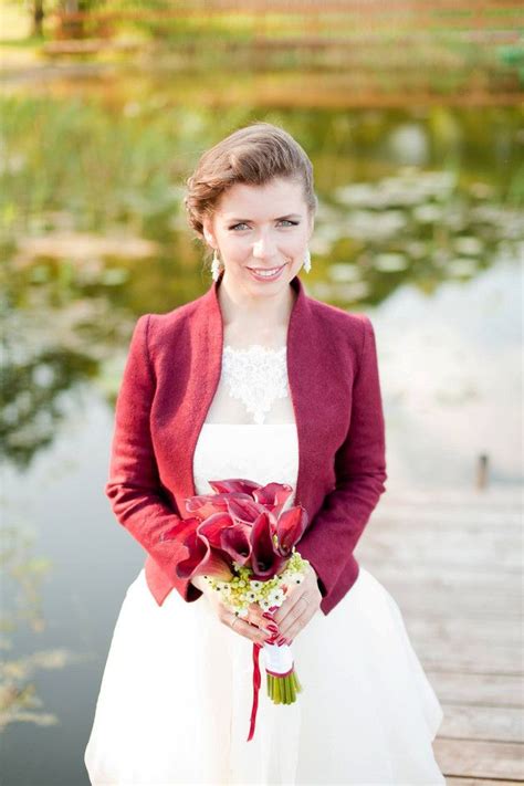 Wünschen sie sich für ihre hochzeit ein ganz besonderes brautkleid aus deutscher fertigung und wissen nicht, wo sie solche brautmode. Brautjacke | Warme elegante Brautgefilzte Jacke ...