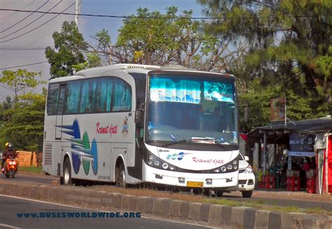 Mesin diesel 4 langkah segaris, turbo intercooler tenaga maksimum (ps/rpm) : Indonesia - Buses Worldwide