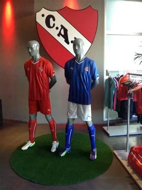 ˈkluβ aˈtletiko indepenˈdjente) is an argentine professional sports club, which has its headquarters and stadium in the city of avellaneda in greater buenos aires. New CA Independiente 2014-15 Home and Away Kits - Footy ...