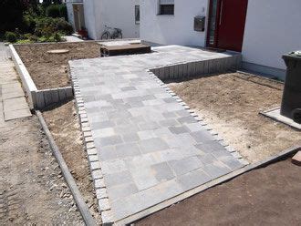 April 23, 2020 kommentar veröffentlichen. BARRIEREFREIER GARTEN | Hauseingang gestalten, Hauseingang ...
