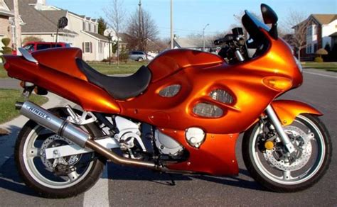 A member of the gsx sportbike family since the late 1980s, the katana offers street riders a. 2005 Suzuki Katana 750 - Moto.ZombDrive.COM