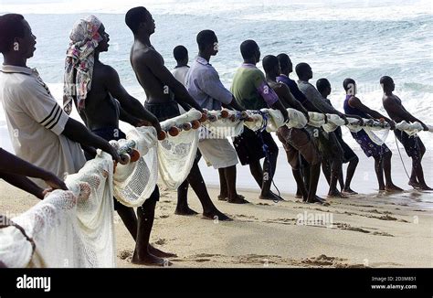 African Tribes Fishing Hi Res Stock Photography And Images Alamy