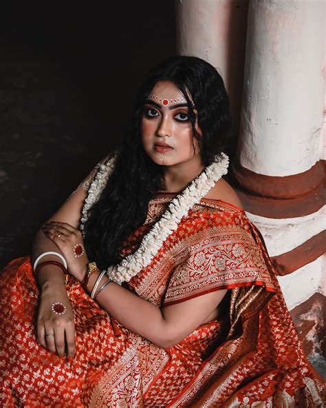 As of 2021 deepanjana das is 28 years old. Bengali Model Priya: Beautiful Saree Photos!