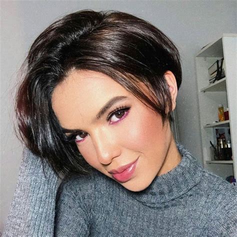 A bob is a shorter hairstyle, where the ends sit between the bottom of the jaw and the base of the neck. 50 Trendy Inverted Bob Haircuts for Women in 2021 - Page ...
