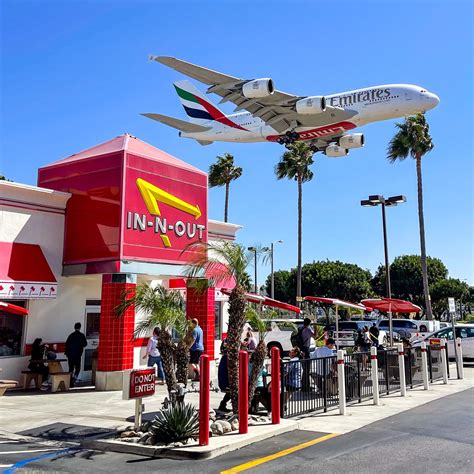 Now Arriving 300 Airplane Enthusiasts At An In N Out Burger Near Lax Wsj