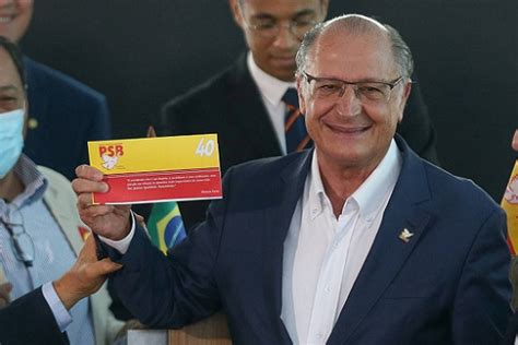 Alckmin se filia ao PSB saúda petistas e dá novo passo para ser vice