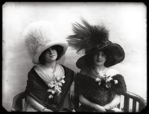 giant hats the favorite fashion style of women from the early years of the 20th century