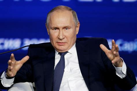 putin signs law that allows russian government to register journalists as foreign agents the