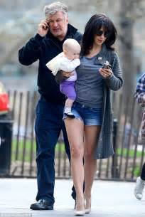 Hilaria Baldwin Flashes Her Enviably Toned Pins As She Dotes On Daughter Carmen Daily Mail Online