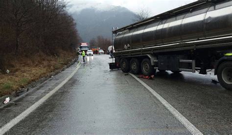 Cozi de maşini de peste 40 km pe sens foto. UPDATE FOTO - Accident mortal pe Valea Oltului la Câineni ...