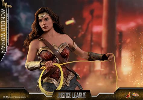 Hot Toys Justice League Wonder Woman Sixth Scale Figures