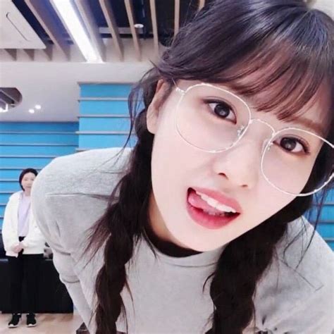 모모🍑 On Instagram “momo With Glasses Is The Best Thing Ive Ever Seen😍