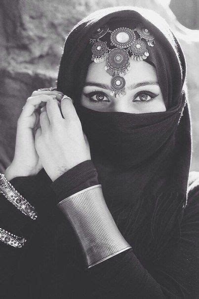 Pin By Nauvari Kashta Saree On Hijabi Queens Niqab Beautiful Hijab Arabian Women