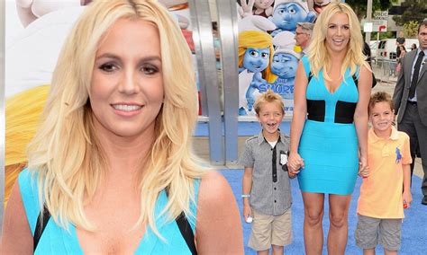 Britney Spears Wows In A Clinging Blue Dress As She Attends The Smurfs 2 Premiere With Her