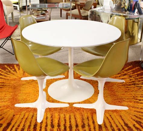 These tulip chairs and tables come with modern aesthetic appearances that can also blend well in hotels, restaurants and bars. Mid-Century Modern Burke Tulip Propeller Dining Dinette ...