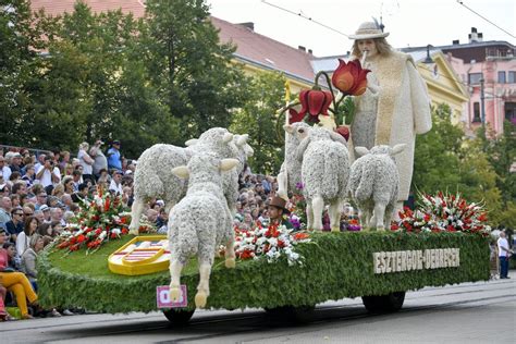 Bár a hagyományos délelőtti felvonulást és a karneváléjt a nagyerdei stadionban nem tartják meg, a szervezők mindent. Történelmet írt a Debreceni Virágkarnevál | Sokszínű vidék