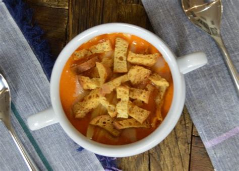 Creamy Tomato Soup With Garlic Croutons Leah Hawkins