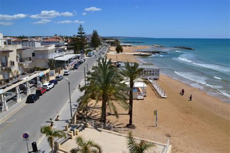 Casa vacanze la mancina, composta da 3 appartamenti, offre diverse sistemazioni e gli ambienti sono studiati per consentire ai suoi ospiti di trascorrere una vacanza in pieno relax e comfort. Marina di Ragusa cosa vedere - Soluzioni Vacanze