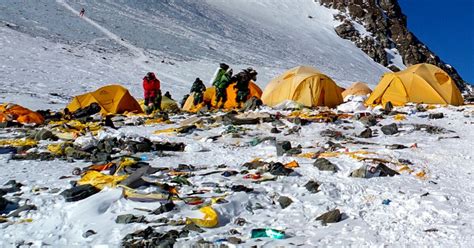 Klatrerne Driter I Søppelet Mount Everest Full Av Avføring Og Søppel