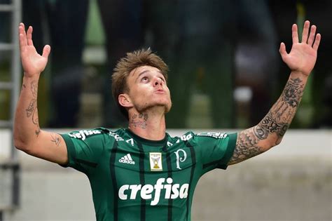 We did not find results for: Destaque na vitória sobre o Flu, Roger Guedes quer ajudar ...