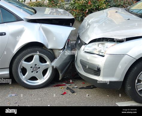 Accidentroad Accidentcar Body Damage Stock Photo Alamy
