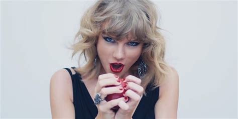 Taylor Swift Se Come La Manzana Apple Pyd