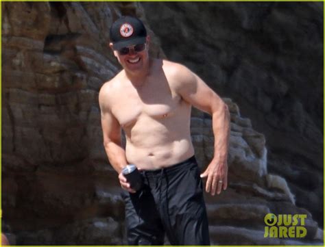 Matt Damon Puts His Shirtless Body on Display at the Beach ...