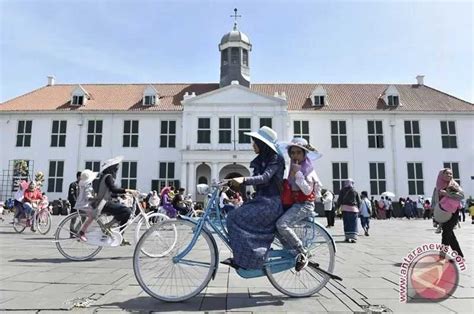 Kota Tua Bersolek Sediakan Ruang Bagi Para Pejalan Kaki Dan Pekerja