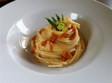 Qui al sud c'e un usanza. Spaghetti ai ricci di mare - A tavola coi delfini