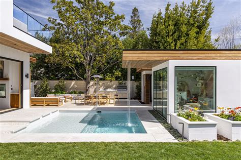Project Gallery Modern Pool Connects California Home With Backyard