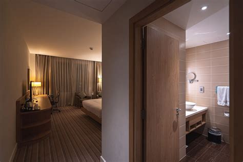 Review Hilton Garden Inn Dubai Mall Of The Emirates King Room Suitesmile