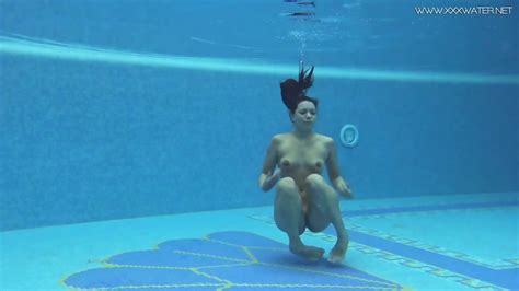 Sazan Cheharda Sexy Naked Swimming