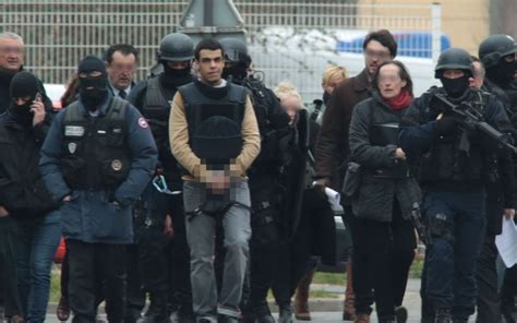 attentat déjoué de villejuif sid ahmed ghlam continuait à téléphoner en prison le parisien