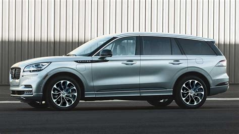 Lincoln Aviator Adds Muscle To Its Luxurious Looks