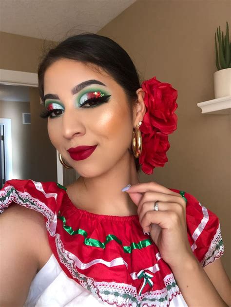 mexican makeup look🇲🇽 follow me in ig lefashbeauty mexican makeup red lips makeup look cool