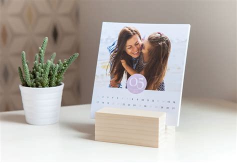 Calendar In Wooden Block With 13 Photos From Smartphoto