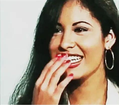 Pin De Fresia Pebbles En Selena Smile 😊💜🌹 Selena Quintanilla Selena