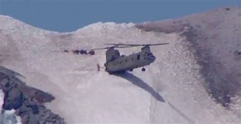 Incredible Moment Chinook Helicopter Balances On 11000ft Mountain To