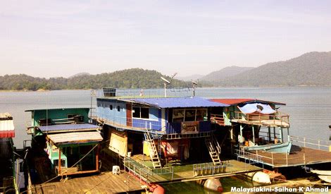 Pengkalan gawi, tasik kenyir, 21700 kuala berang, terengganu, malaysia. Rumah bot Tasik Kenyir laku susulan musim Tengkujuh