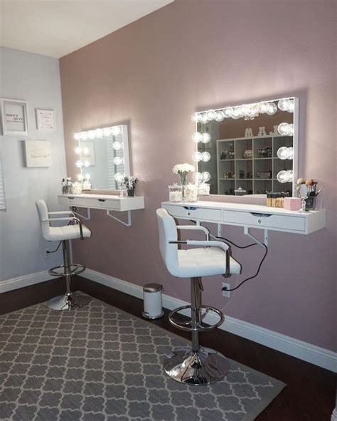 38 Perfect Small Makeup Room Decoration With Feminine Color Makeup