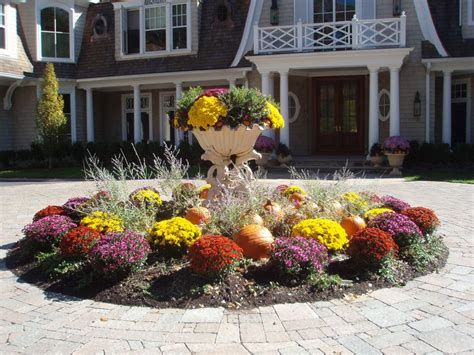 Front Yard Seasonal Fall Autumn Landscape Design Seasonal Landscaping Landscaping Tips Front