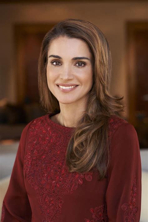 New Portrait Of Queen Rania Queen Rania Queen Rania Style Queen