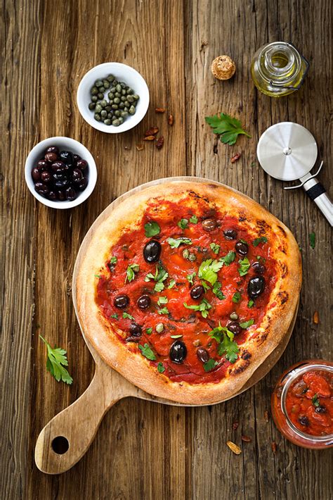 Pizza façon puttanesca Recette italienne Un déjeuner de soleil