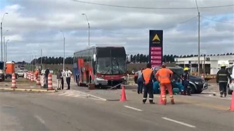 Un conductor murió tras ser embestido por un ómnibus en la rotonda de